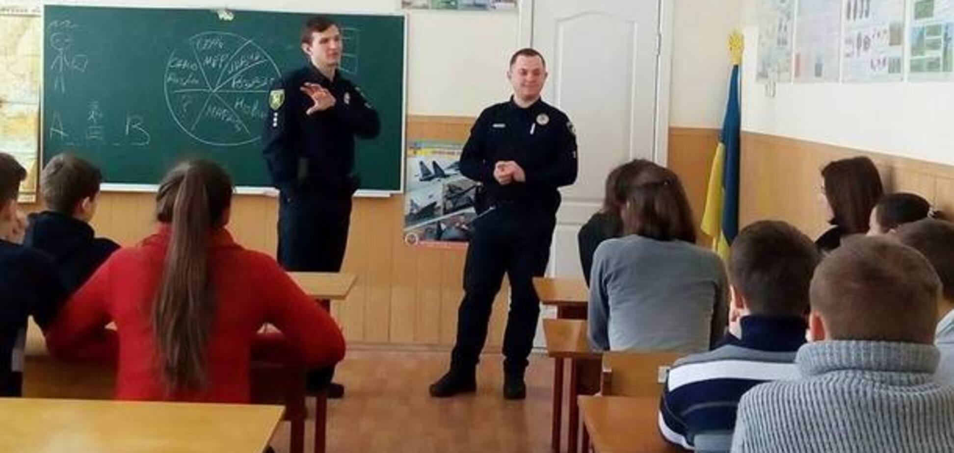 12 'школьных копов' будут работать с детьми Харькова