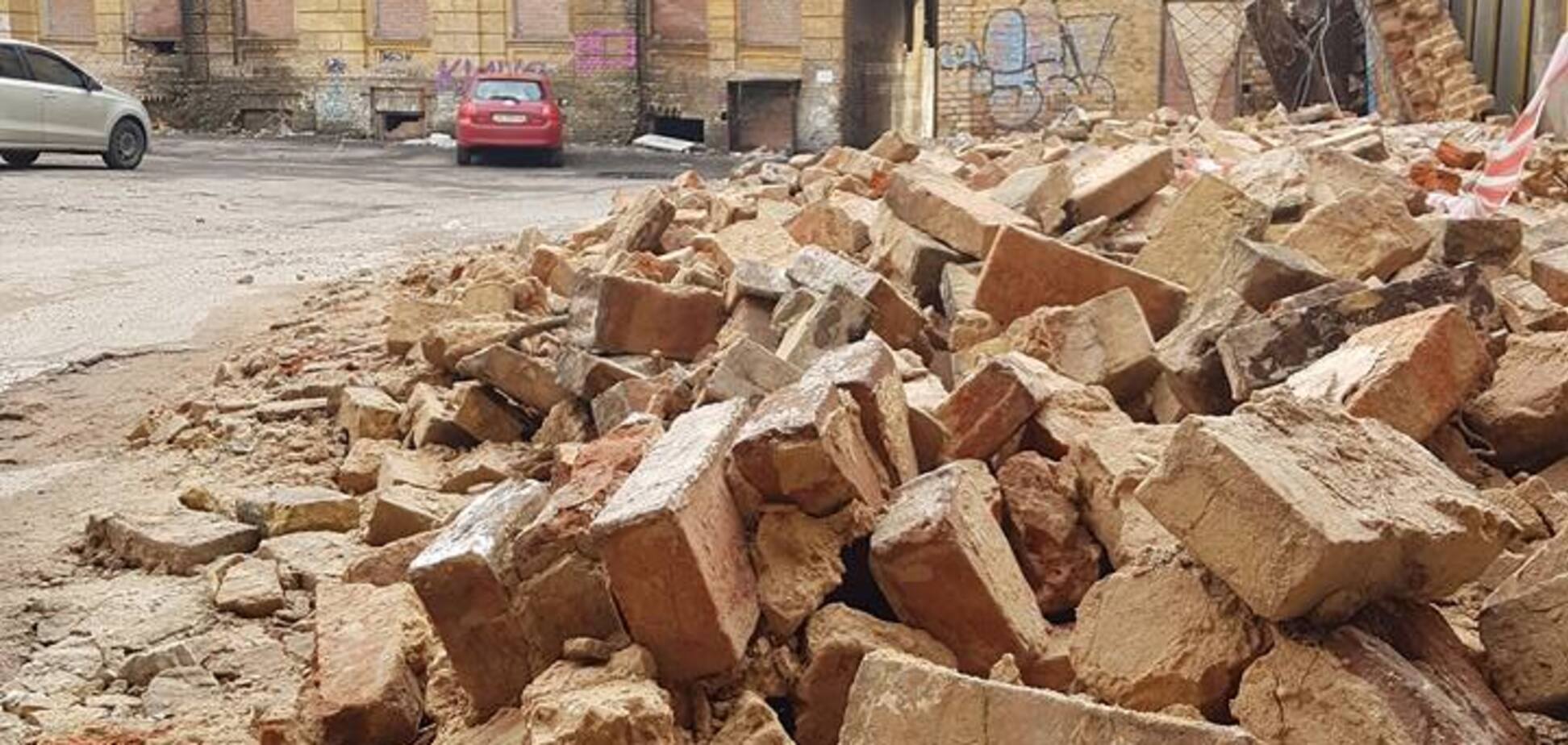 В Киеве возле дома Сикорского разрушилась стена