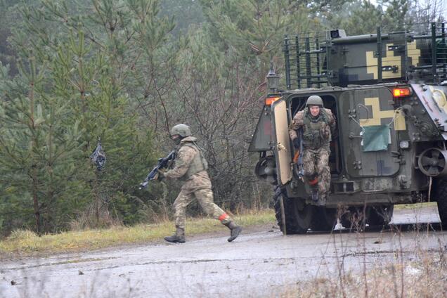 'Выслеживают командиров': волонтер рассказал об опасности перемирия на Донбассе