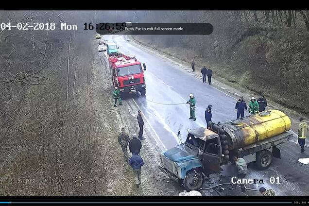 Под Тернополем водитель чудом выбрался из пылающего молоковоза: появилось видео ДТП