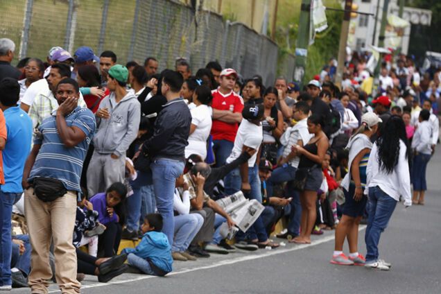 Найглибша криза в історії: венесуельці тікають від соціалізму