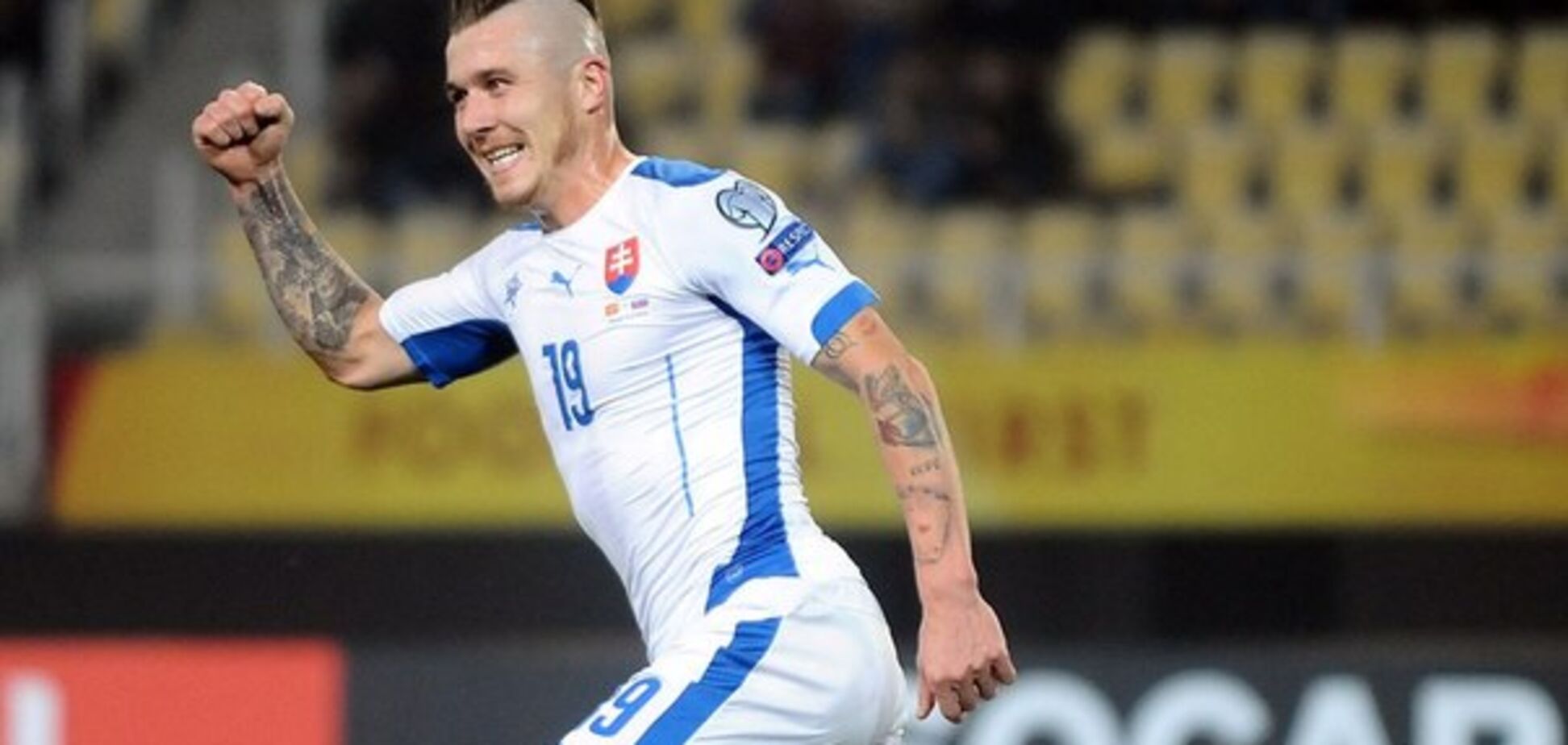 Футболист сборной Словакии забил феноменальный гол в 'девятку' с 50 метров: видео шедевра