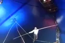 В России канатоходец рухнул с высоты