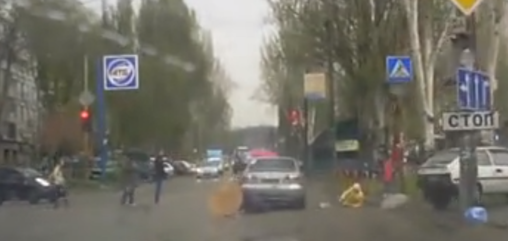 На глазах полицейских: в Запорожье пьяный водитель сбил трех женщин на переходе