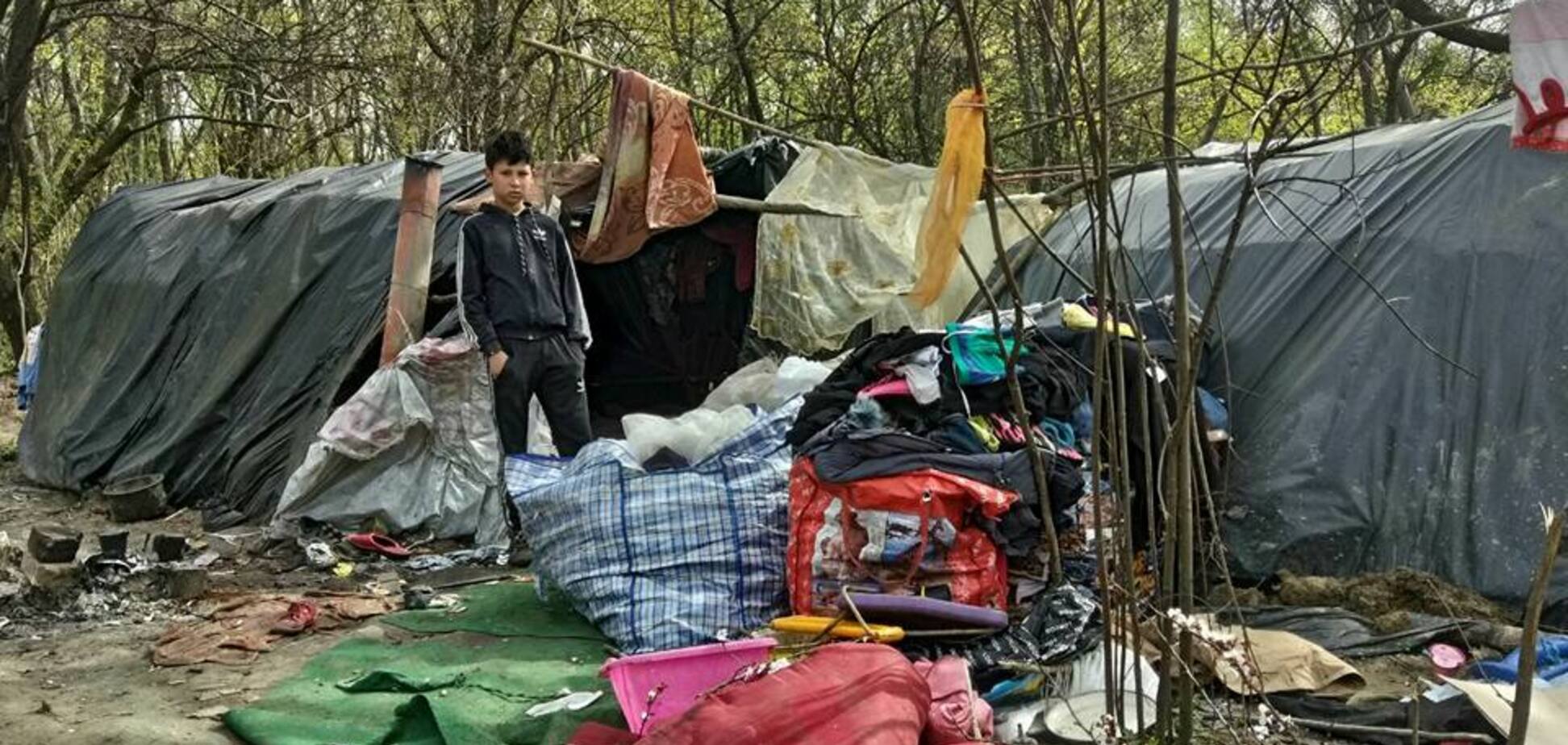 'Их еще больше!' В Киеве ромы оккупировали гору