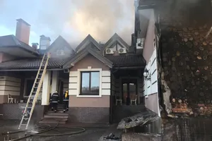 Под Киевом вспыхнул ресторан: опубликованы фото последствий
