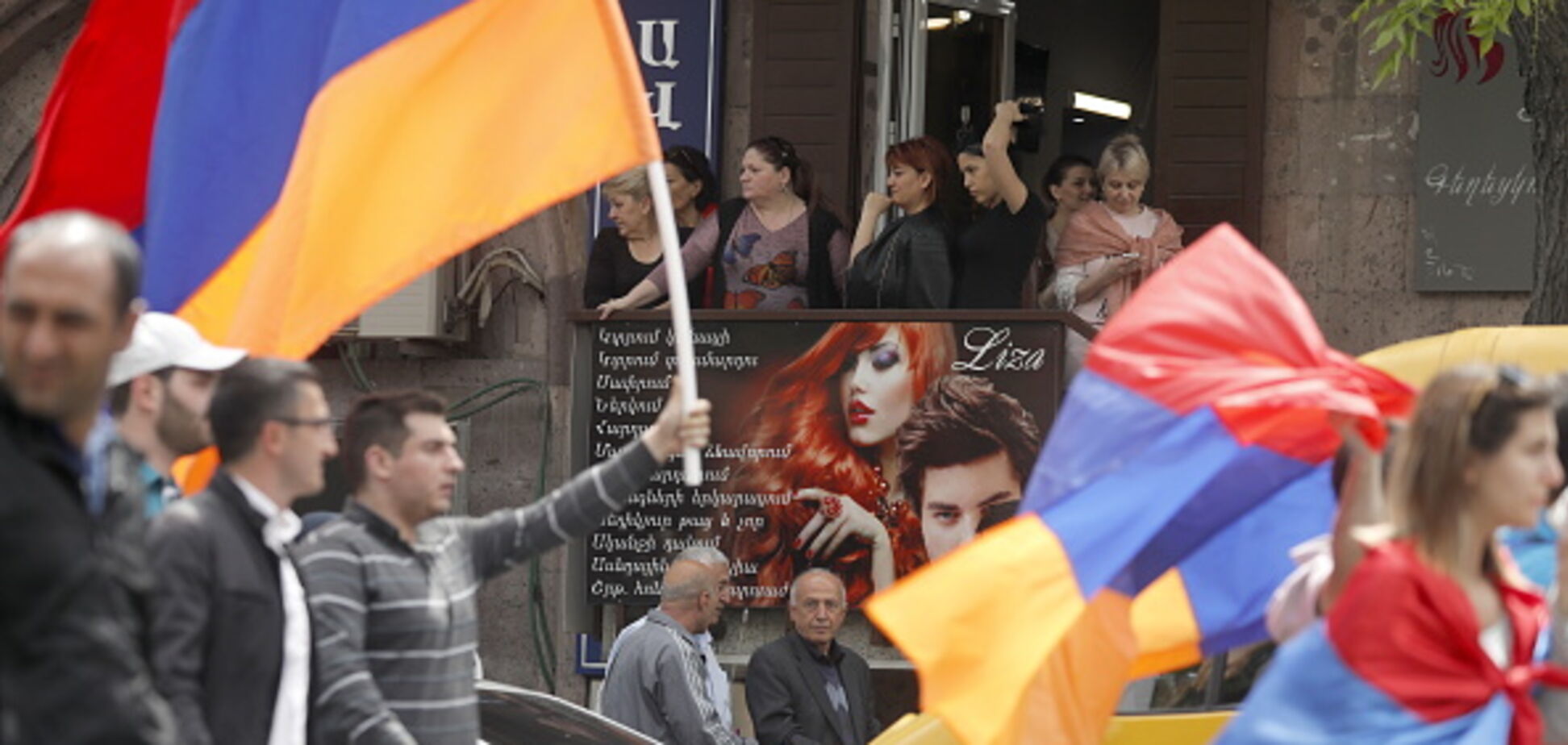 'Вы против воли царя-Путина?' В протестах Армении увидели показательный момент