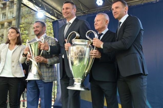 Віталій Кличко оконфузився з кубком Ліги чемпіонів: опубліковано відео