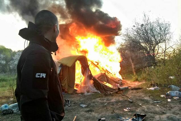 У Києві спалили табір ромів на Лисій горі