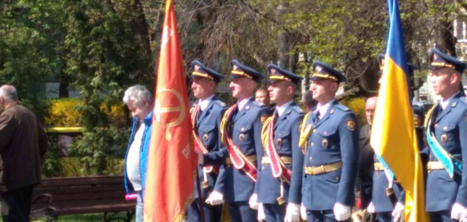 'Где мозги?' Курсанты училища в Киеве угодили в скандал с флагом СССР