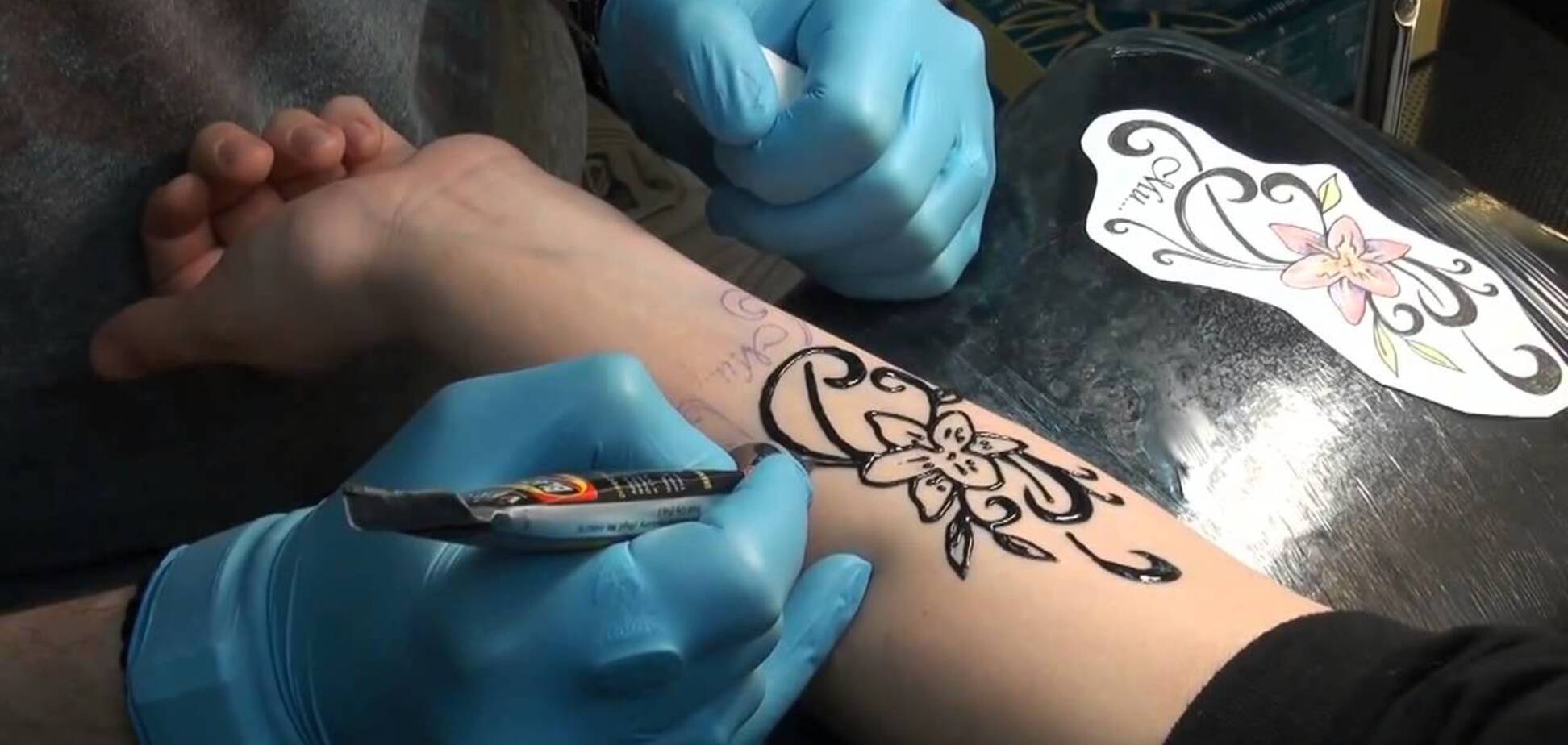 З'явилося татуювання, яка визначає рак