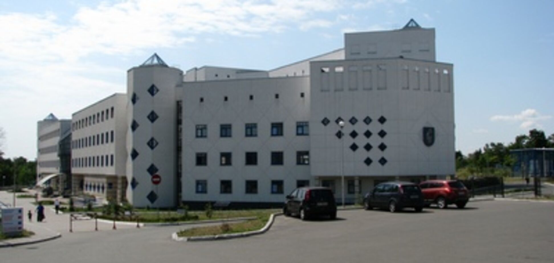 Разорванные диваны и дырявое стоматологическое кресло: впечатления от детской больницы №7