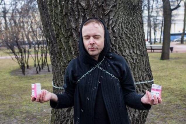 Облився глодом: ВІЛ-позитивний росіянин випробував нові "ліки"