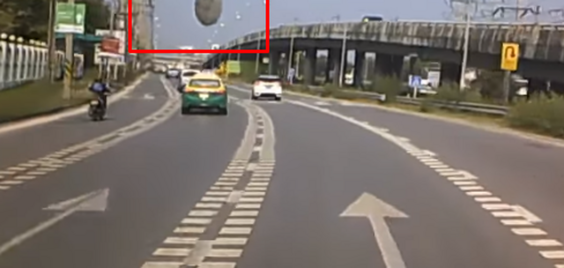 В Таиланде на трассу свалилось НЛО