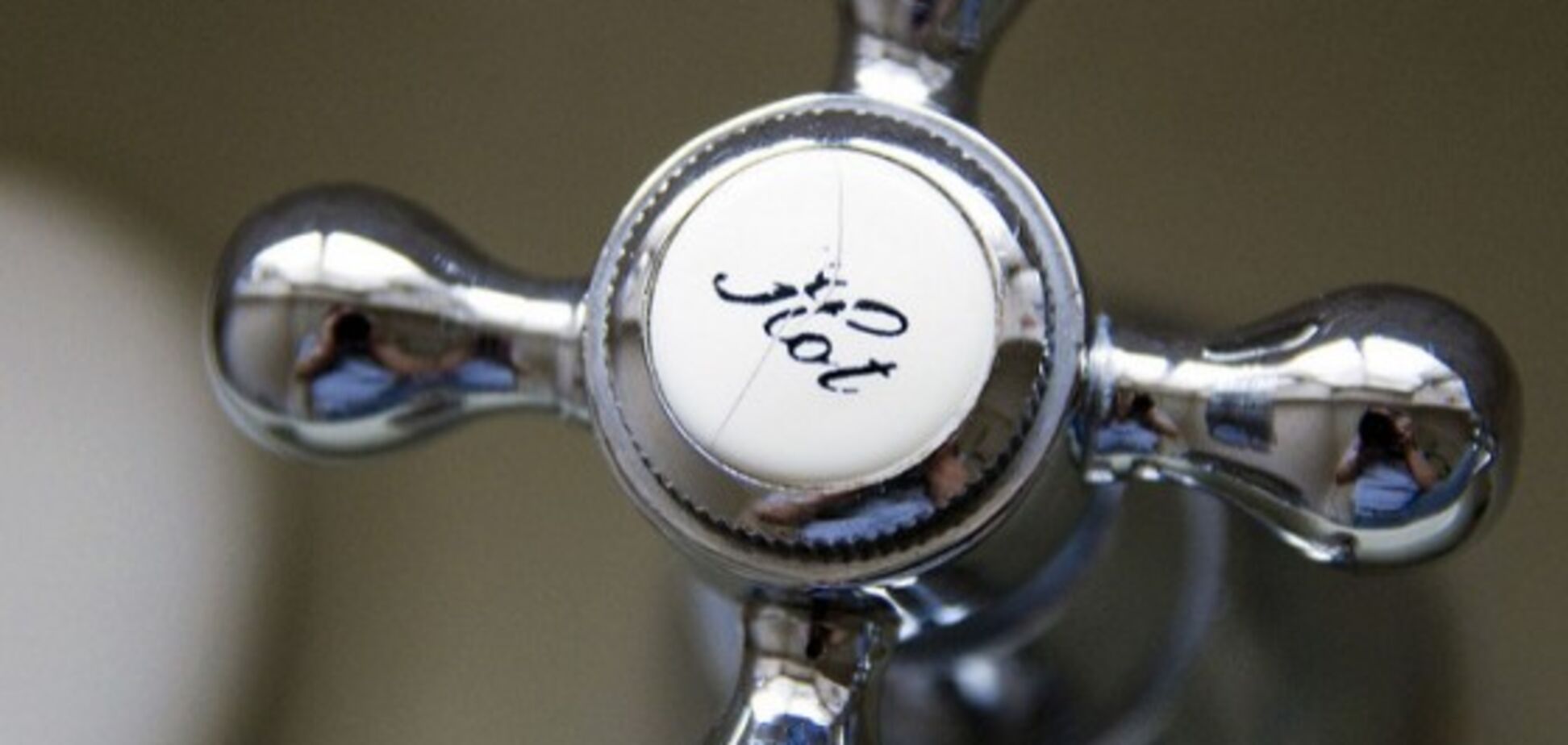 Почти весь Киев может остаться без горячей воды: стало известно о проблемах