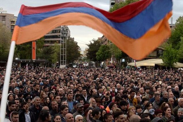 Улица не способна управлять страной