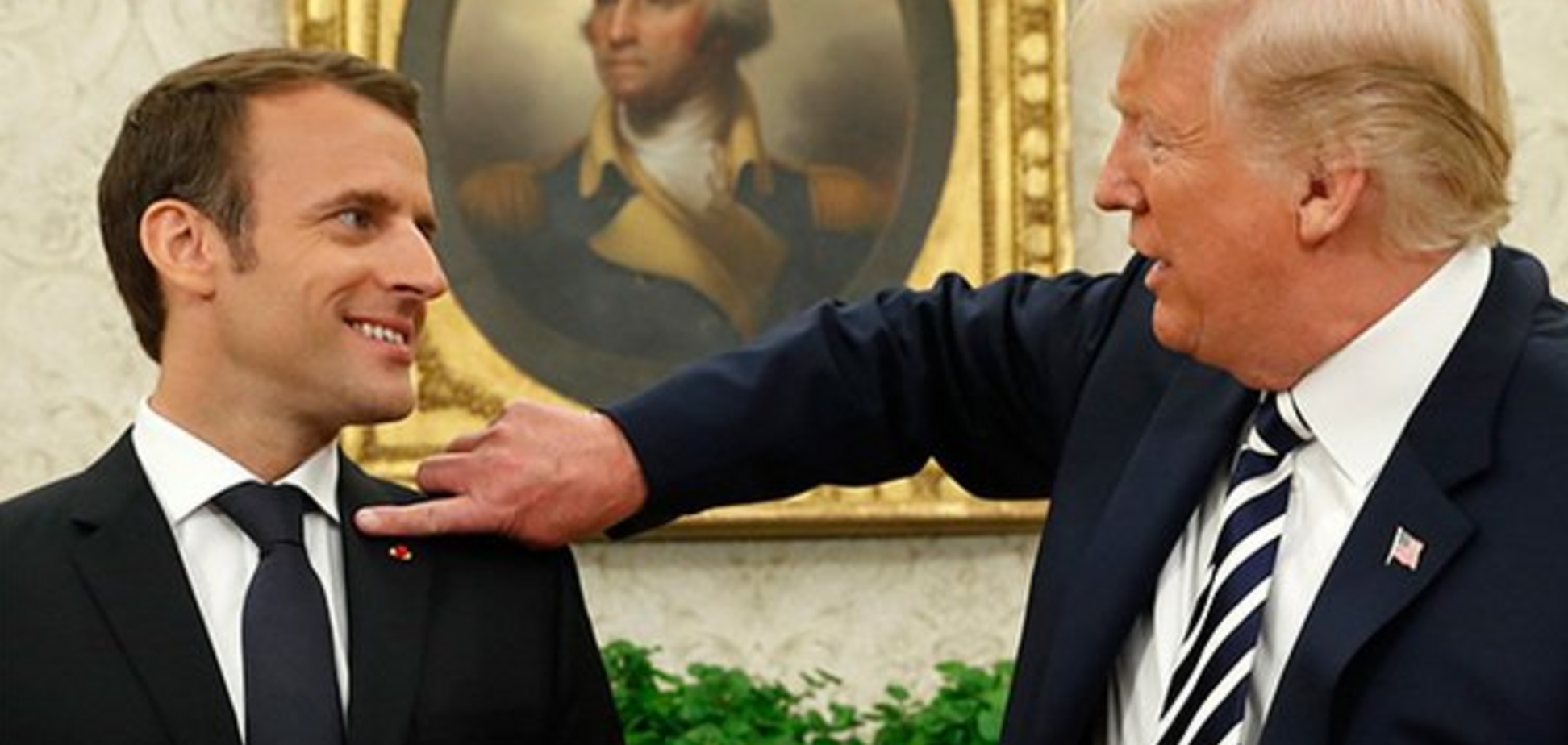 'Перхоть стряхнет, памперс поменяет': Трамп и Макрон попали в курьезную ситуацию