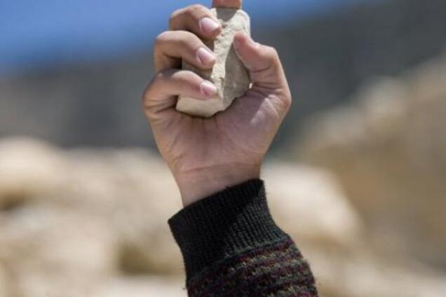 'Я з війни прийшов': у Києві чоловік кинув каменем у дитину