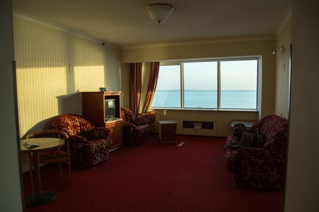 Одесские руферы переночевали в самом дорогом номере заброшенного отеля