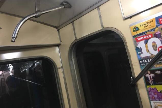 'Мужика поруч вирвало': в метро Києва ледь не вбило пасажирку