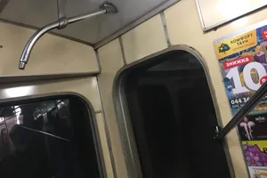 "Мужика поруч вирвало": в метро Києва ледь не вбило пасажирку