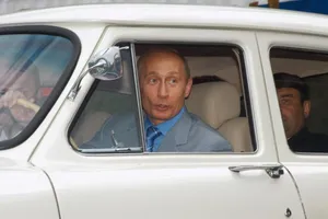 Володимир Путін за кермом
