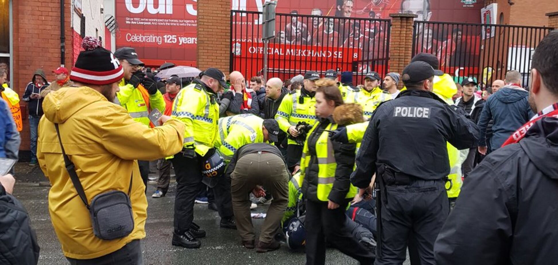 Кийками і молотками: фаната 'Ліверпуля' забили до смерті перед півфіналом Ліги чемпіонів - фото і відео