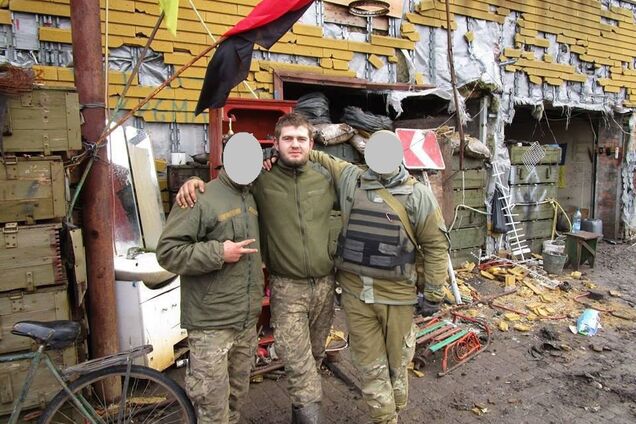 Максим Черкун (в центре)