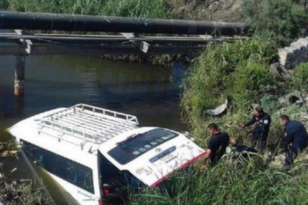 В Египте перевернулся фургон с туристами