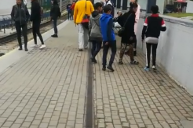 Сыпят проклятиями и огрызаются: в Киеве произошел новый скандал с ромами