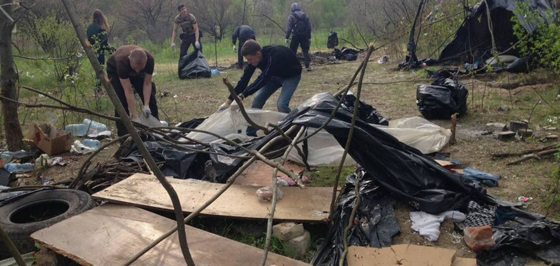 Що залишилося від табору ромів після погрому в Києві: опубліковані фото