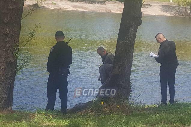 Лежал больше месяца: в Киеве студенты обнаружили труп