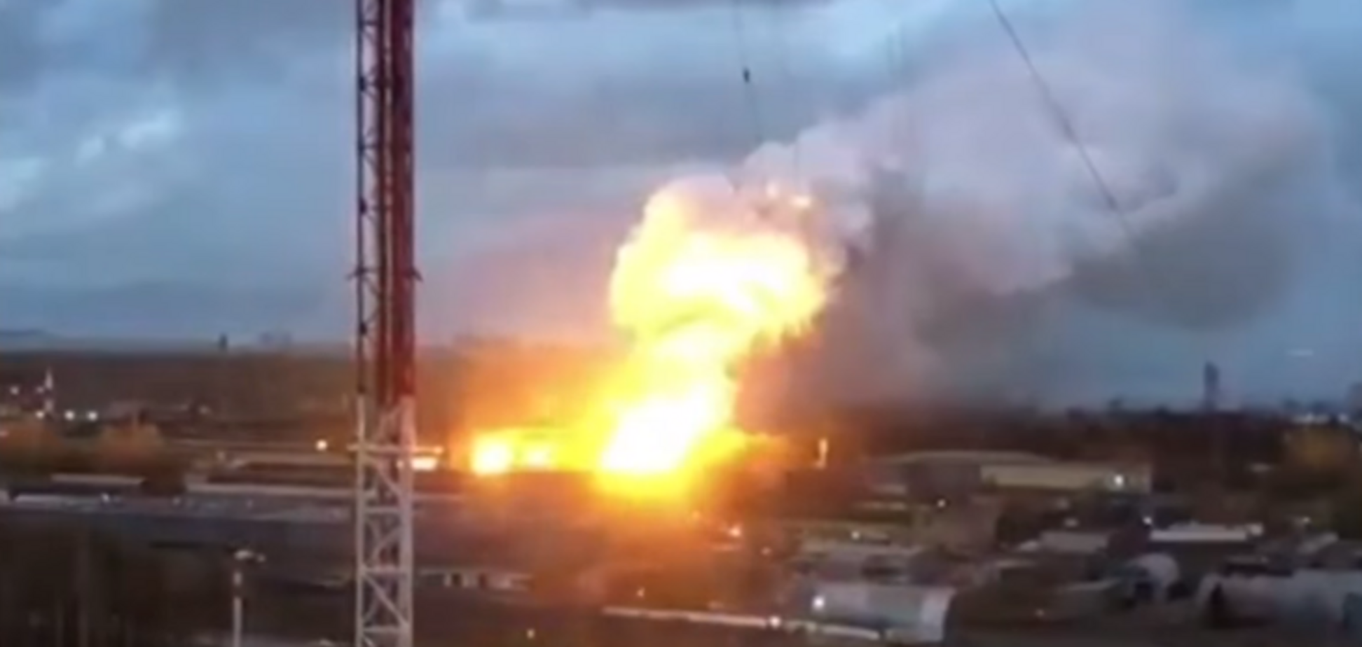 Гремели взрывы: в России загорелся авиационный завод