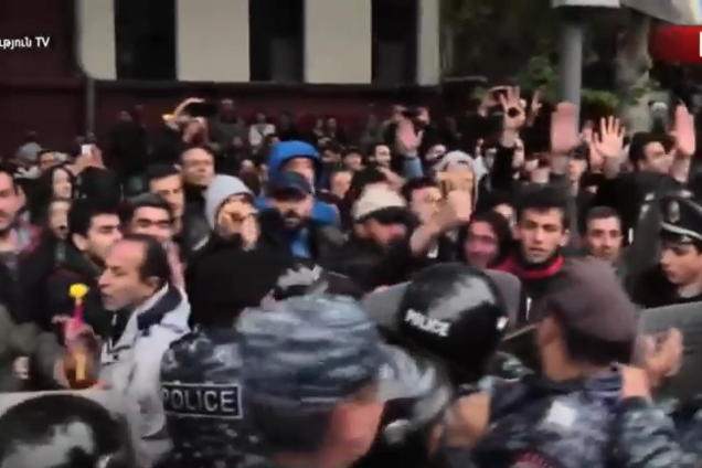 В Єревані сталися зіткнення: всі деталі