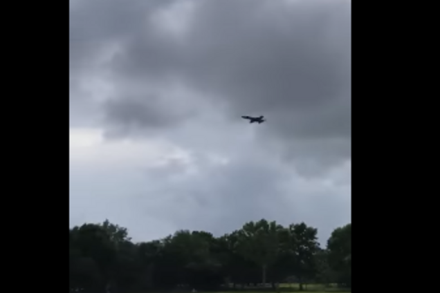 В США в небе вспыхнул истребитель