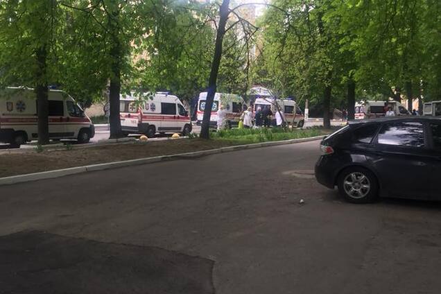 Сирены и мигалки: по Киеву промчались 'скорые' с бойцами АТО