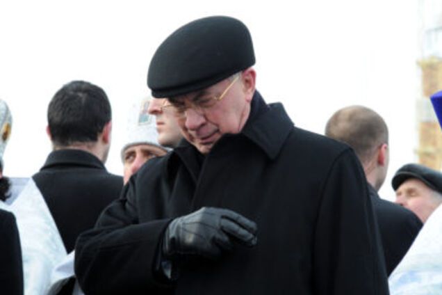 'Знімаю кепку і збираю на паперті': втікач Азаров розповів про джерела доходу в Росії