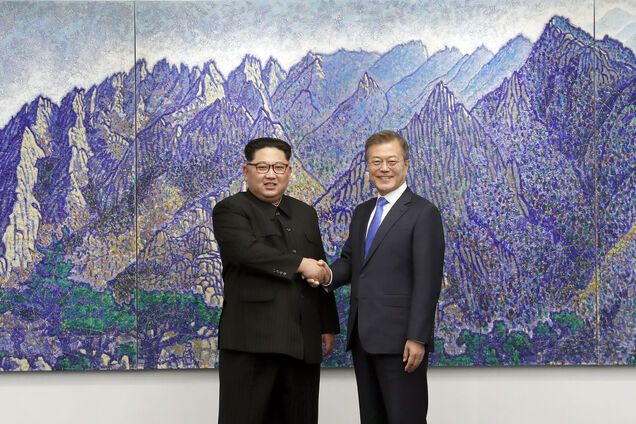 Дьявол в деталях: раскрыта тайна кабинета, где проходит встреча лидеров Южной Кореи и КНДР