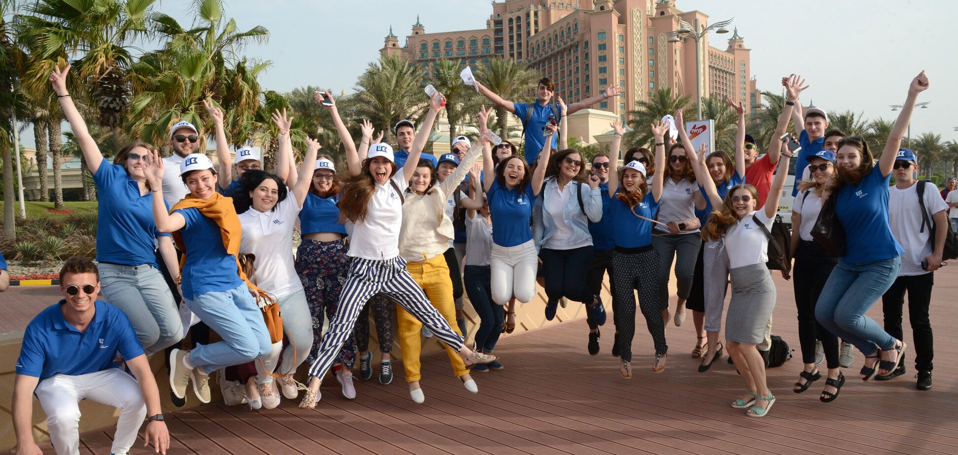 'Мама, я в Дубае!' Лучшие студенты Украины посетили город будущего