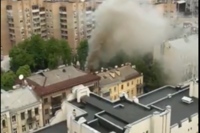 У центрі Києва сталася масштабна пожежа