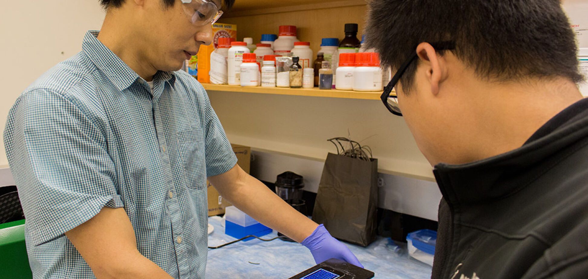 Вчені за $50 перетворили смартфон на інфекційну лабораторію
