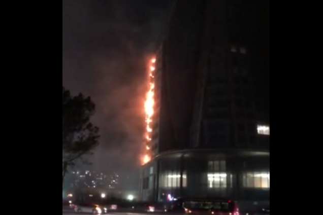 В Баку потушили второй пожар в небоскребе Trump Tower