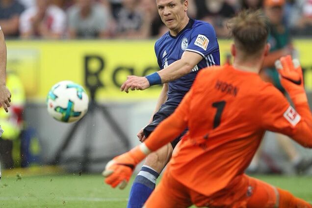 Коноплянка бразильским финтом 'разорвал' соперников в Германии: эффектное видео