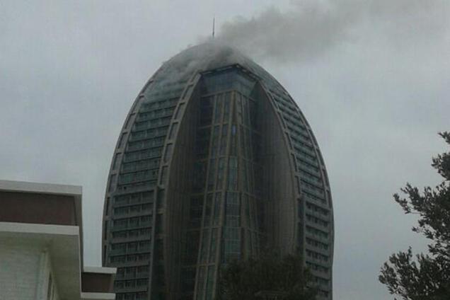 В Баку вспыхнул 33-метровый небоскреб