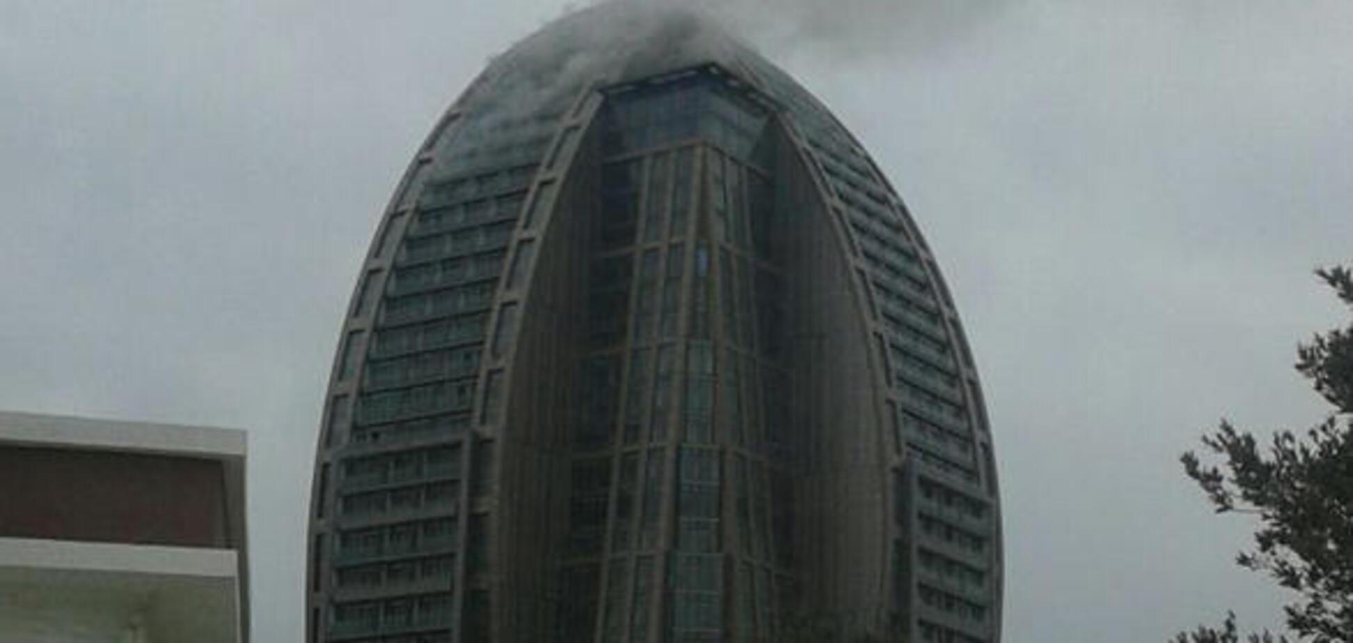 У Баку спалахнув 33-метровий хмарочос