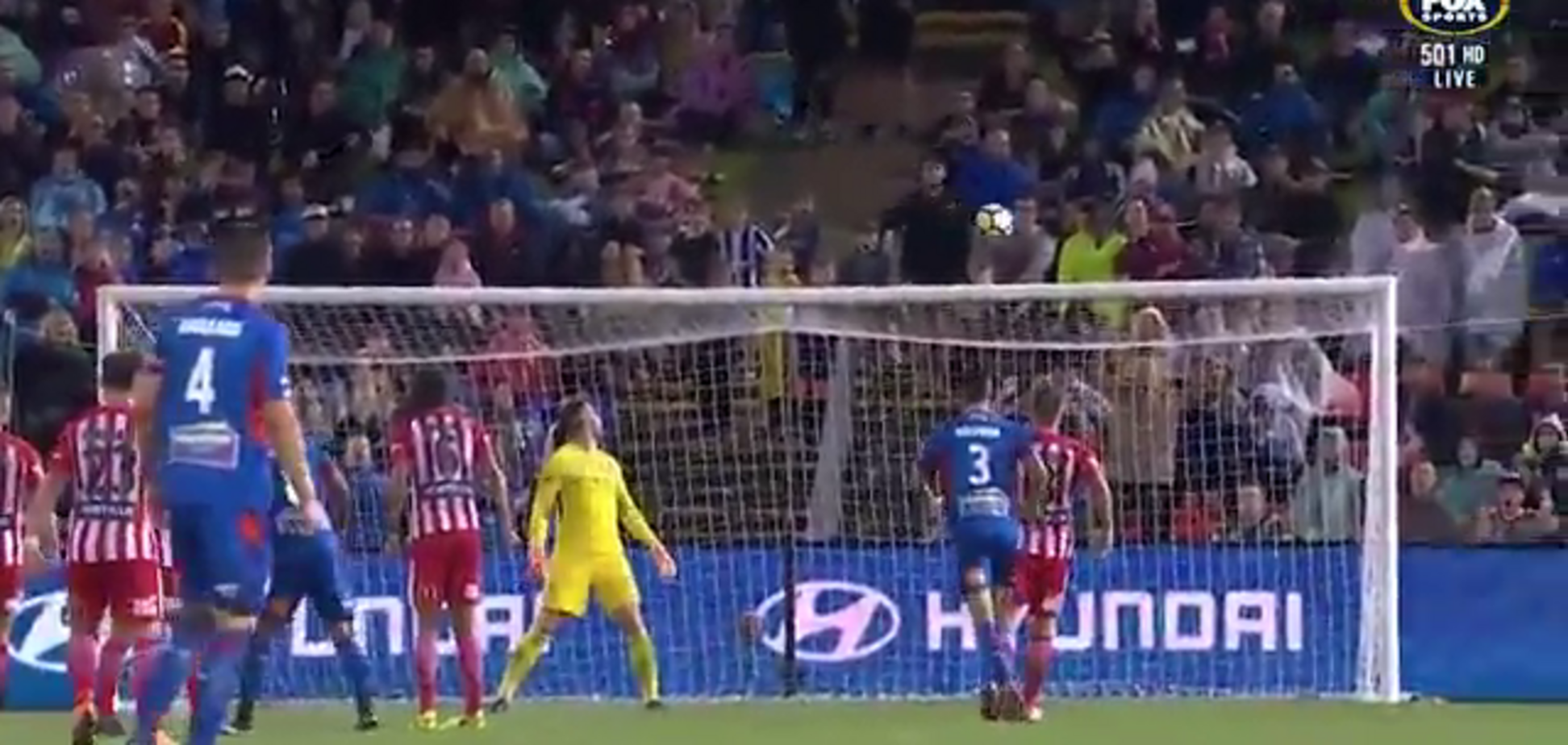 Футболист забил фантастический гол 'ударом скорпиона'