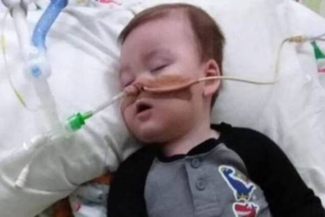 Помер малюк Альфі Еванс, якому суд відмовив у збереженні життя