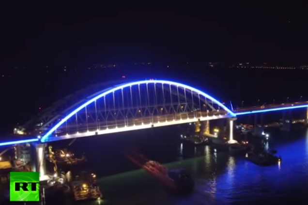 Оккупанты устроили новое 'шоу' на Крымском мосту: появилось видео