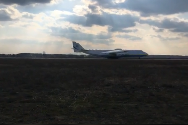 Под Киевом запустили самый большой самолет в мире: зрелищное видео