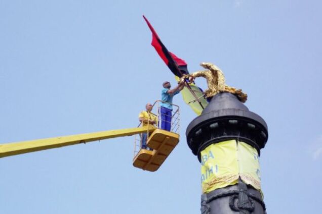 'Это нас ослабит': Украину предупредили о проблемах из-за флага УПА